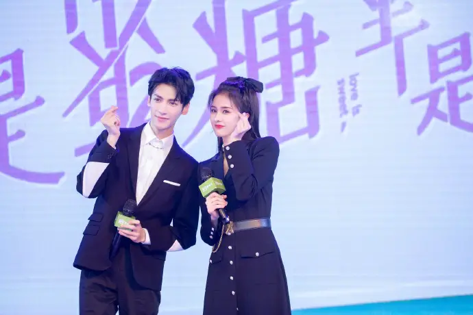 Luo Yunxi and Bai Lu sing "Ai Shi" in Love is Sweet’s fan meeting...