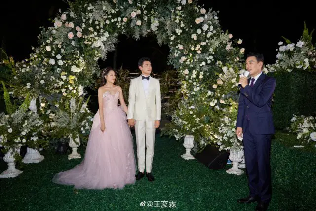 Wang Yanlin and Ai Jiani Hold a Destination Wedding in Sanya with Their  Star-Studded Groomsmen in Full Support - DramaPanda