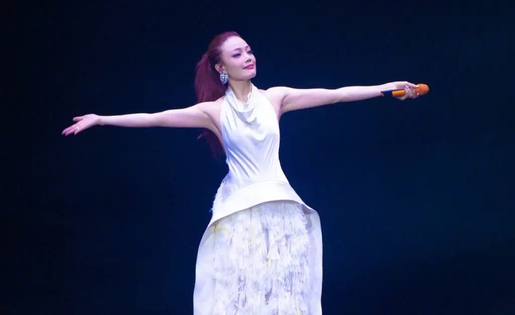 Joey Yung Thanks "Lover" at Concert