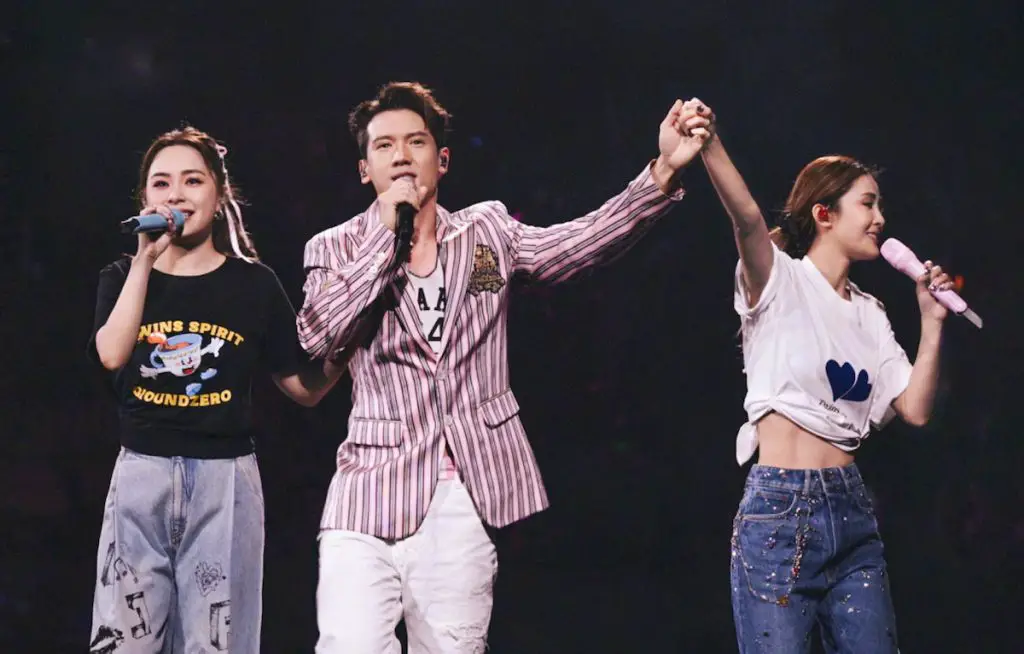 Charlene Choi Responds to Kenny Kwan's Onstage Proposal: The Two Friends Have a Wedding Pact in Their Forties