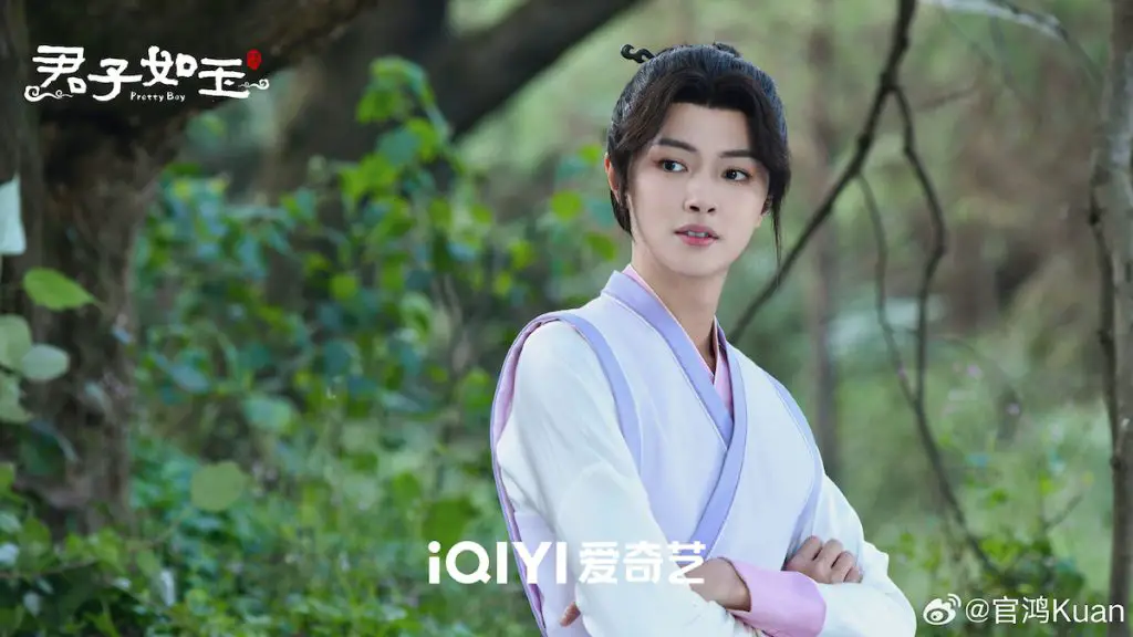 Darren Chen Guan Hong crossdressing as a female