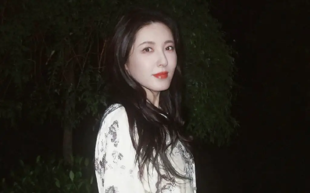 Zeng Li in Hot Water Over What Public Calls "Disastrous PR" Towards a Fan