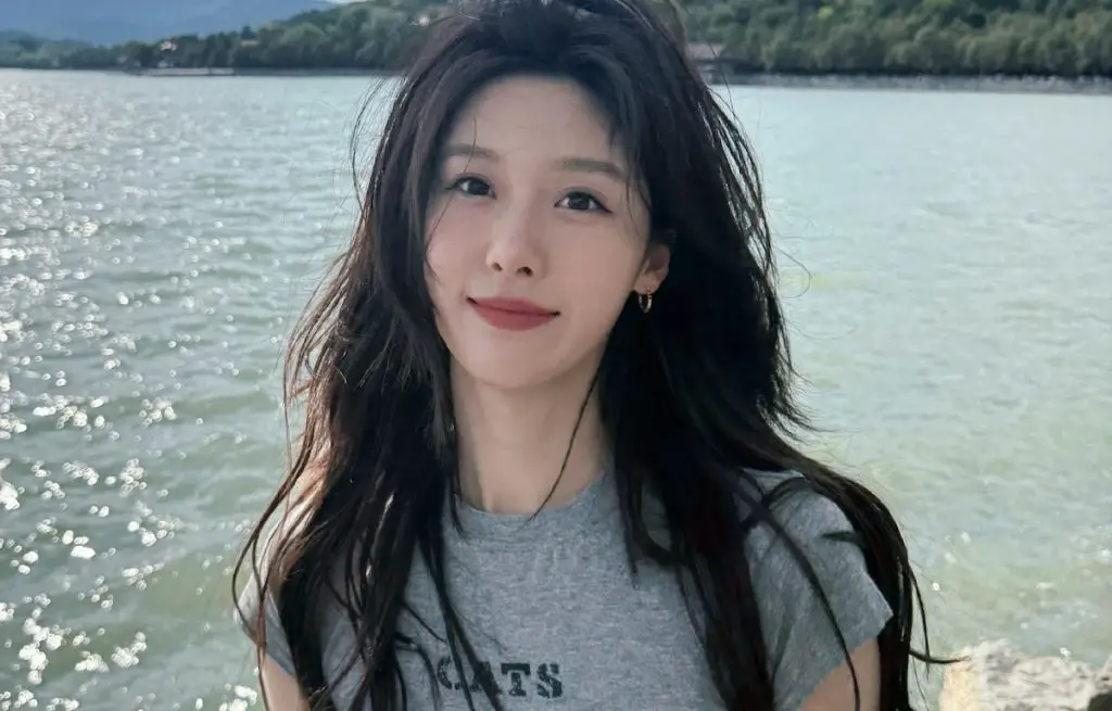 Wang Zixuan Drops Out as Female Lead in “The Indescribable Town” After Bathroom Fall Injury