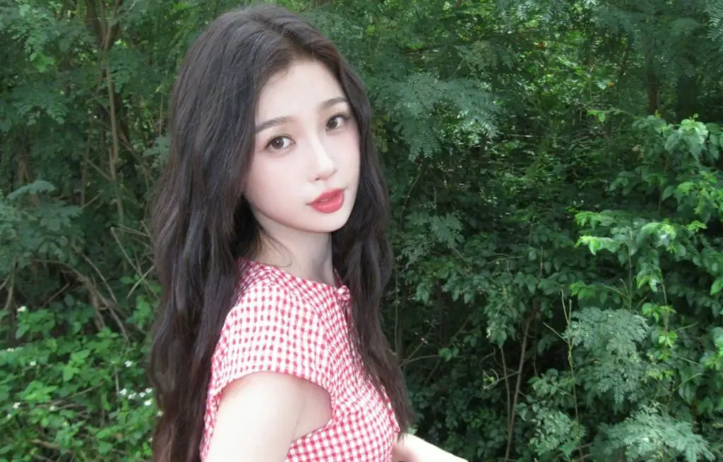 Esther Yu Shuxin and Longtime Agency Huace Part Ways After 8 Years