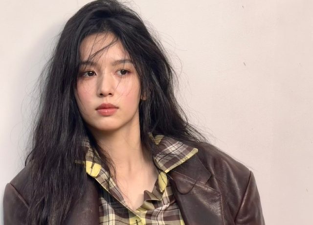 Popular Actress Zhou Ye in Dating Rumors After Paparazzi Capture Intimate Moments With Mystery Man