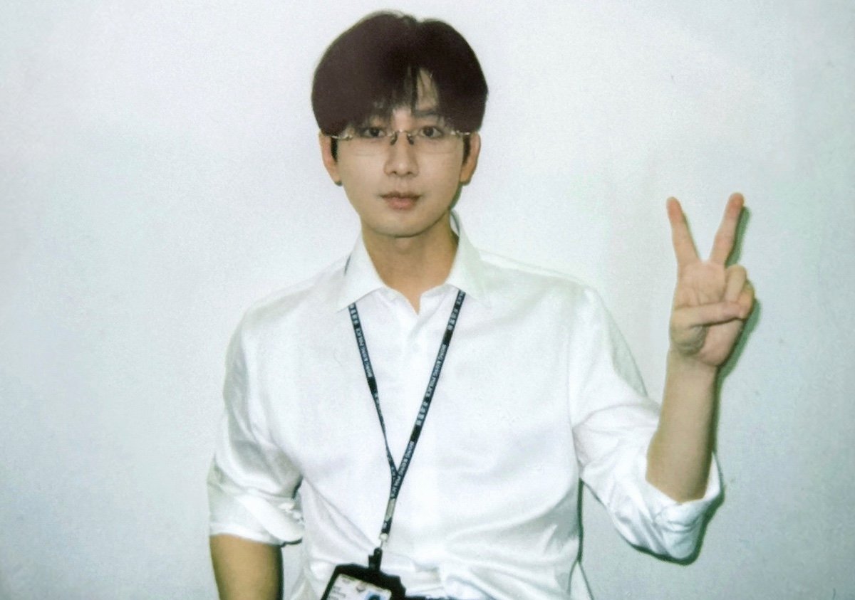 Cheng Yi's Lies Hunter Shoot in Hong Kong Draws Crowds
