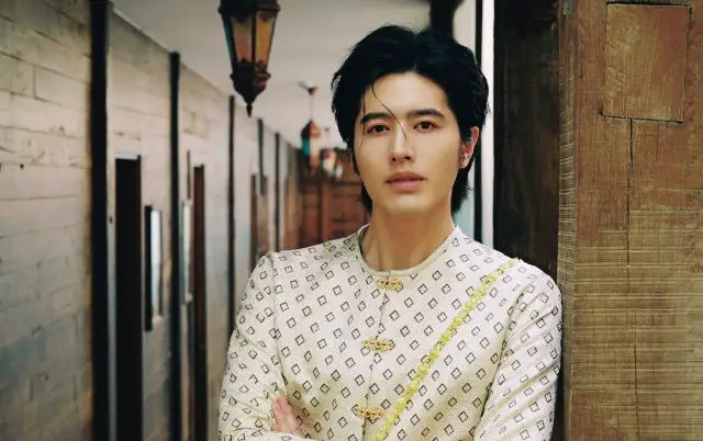 Chinese Actor Luo Zheng Finds Fame Again in His Livestream